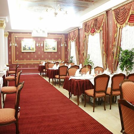 Marlen Hotel Rivne Buitenkant foto