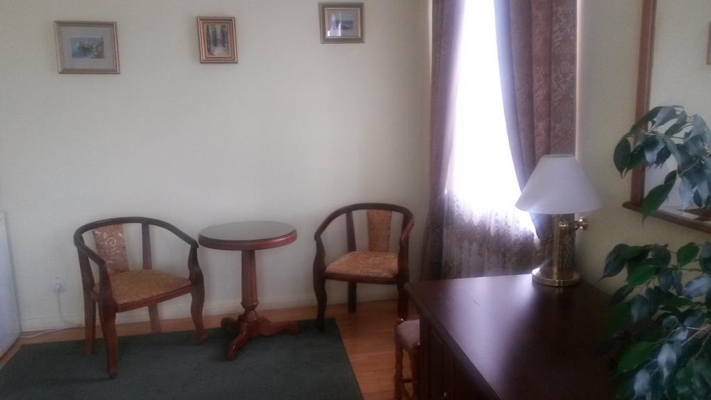 Marlen Hotel Rivne Buitenkant foto