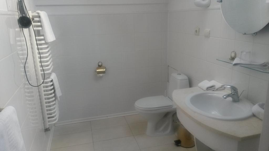 Marlen Hotel Rivne Buitenkant foto