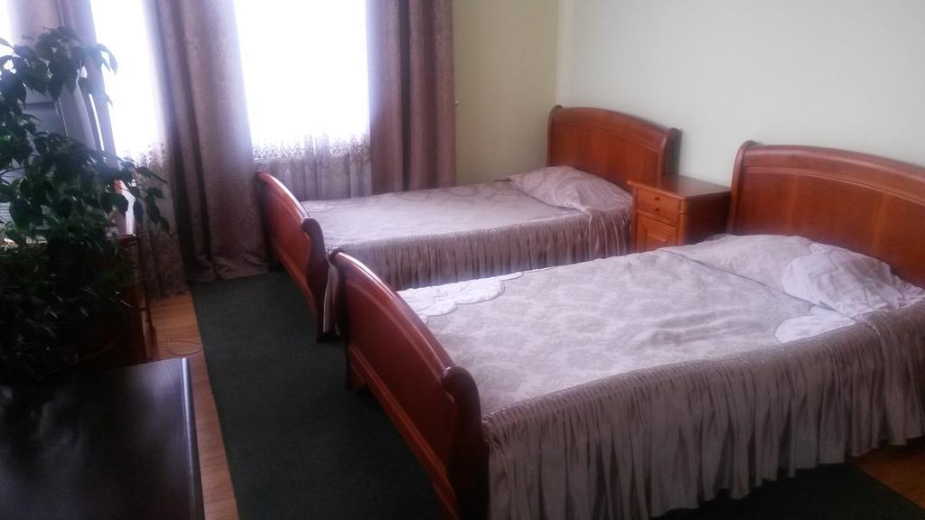 Marlen Hotel Rivne Buitenkant foto
