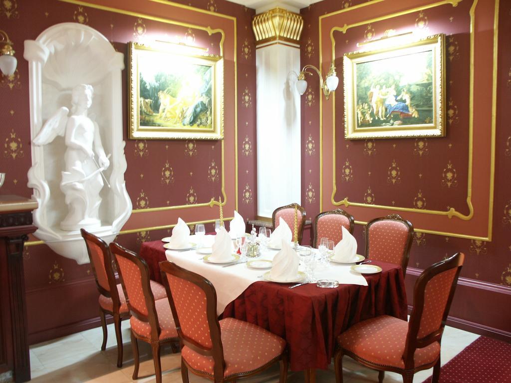 Marlen Hotel Rivne Buitenkant foto